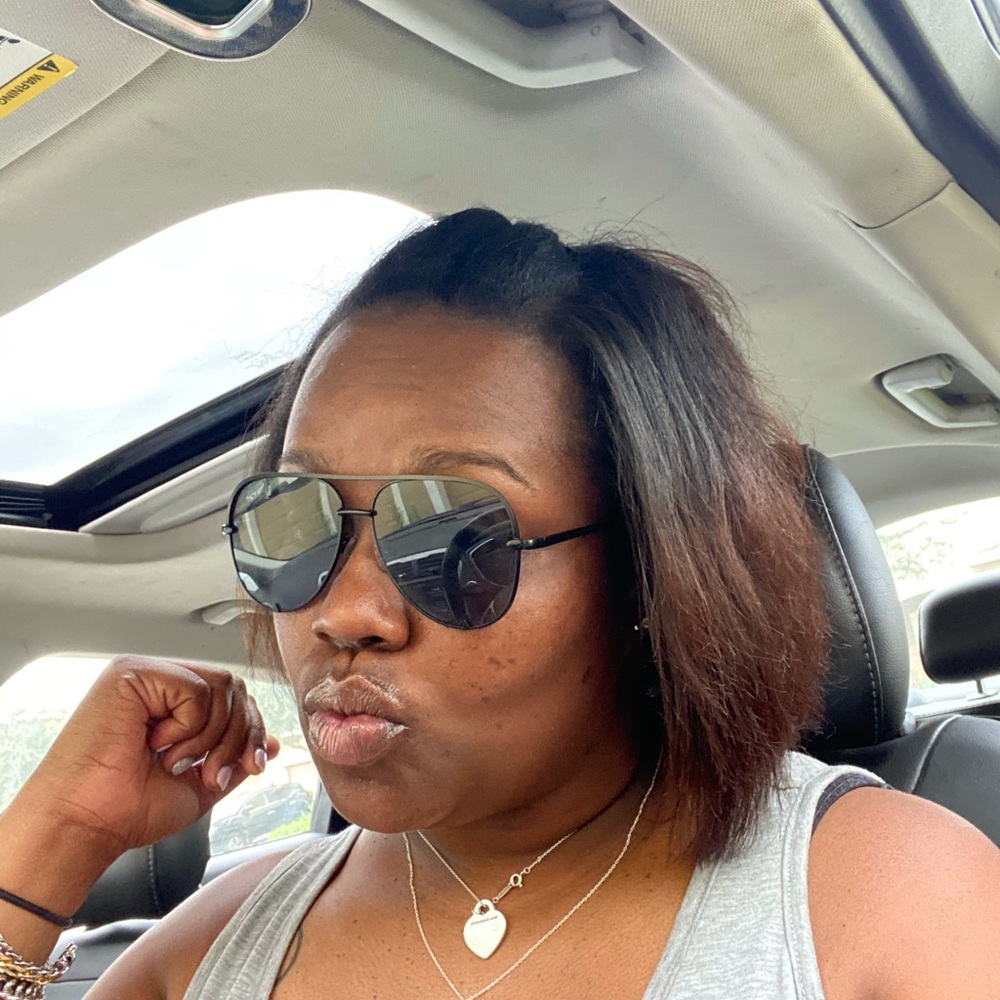 Meet your Posher, Ebony